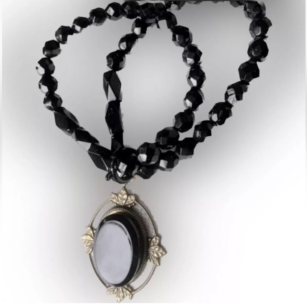 Vintage LISA VIOLETTO Black Glass Oval Stone Double Strand Brass Charm Bracelet